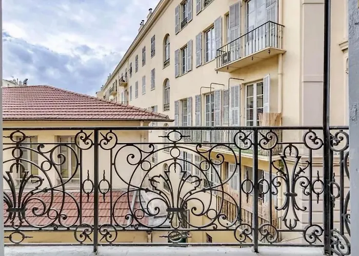 Masséna Street, 2 Balcony *