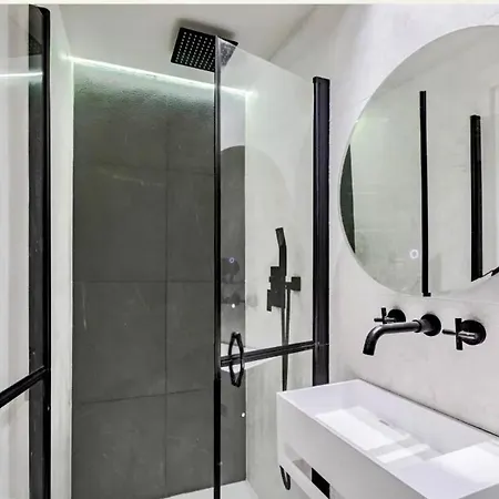 Massena Street, 2 Balcony *