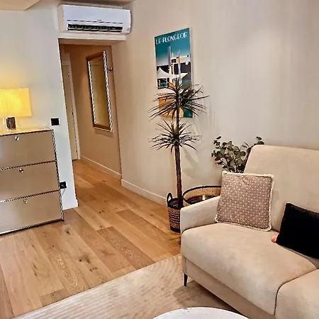 Massena Street, 2 Balcony Apartment *