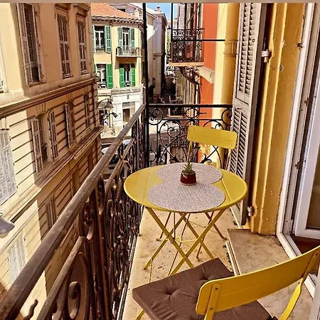 Massena Street, 2 Balcony