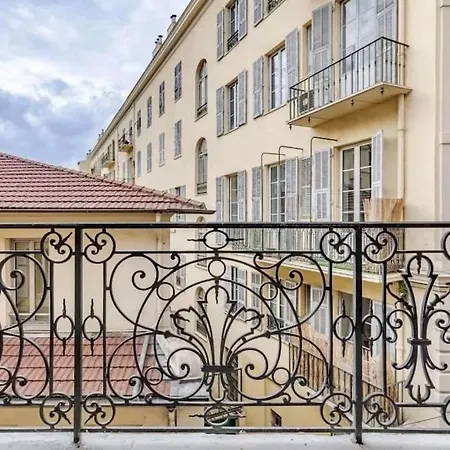 Massena Street, 2 Balcony *