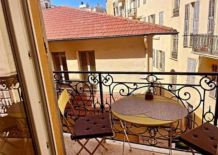 Masséna Street, 2 Balcony