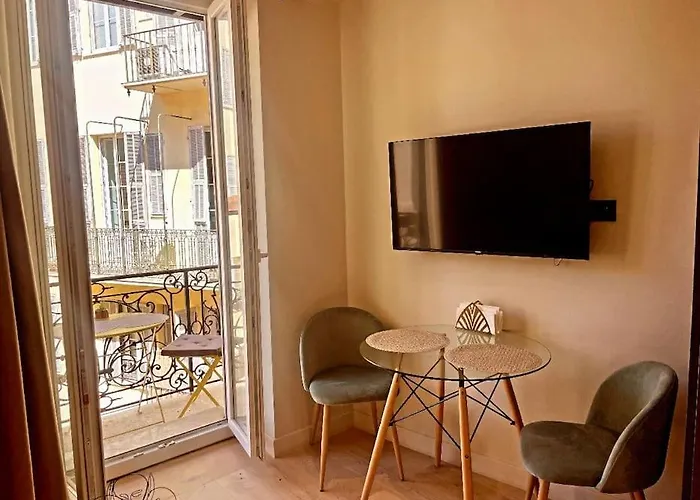 Masséna Street, 2 Balcony Appartement