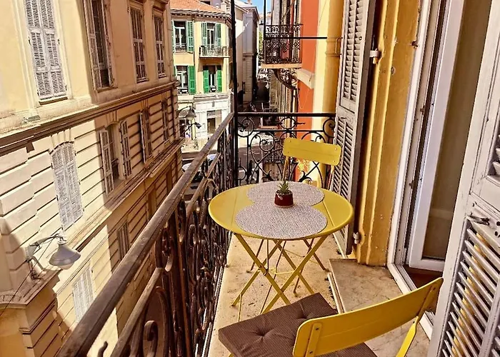 Masséna Street, 2 Balcony